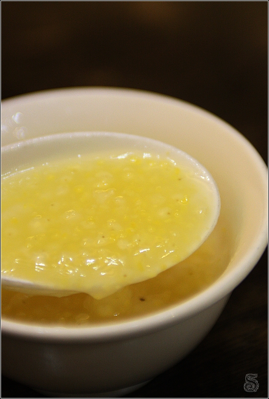 天福樓小米粥 小米粥,可加醬油或糖,也可以直接吃