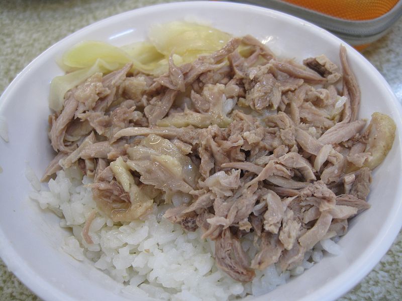 鴨肉飯大碗45小碗35,上頭是無骨切絲鴨肉,鴨肉多,湯汁略少,鹹度個人覺得偏淡(ptt上說很鹹XD)