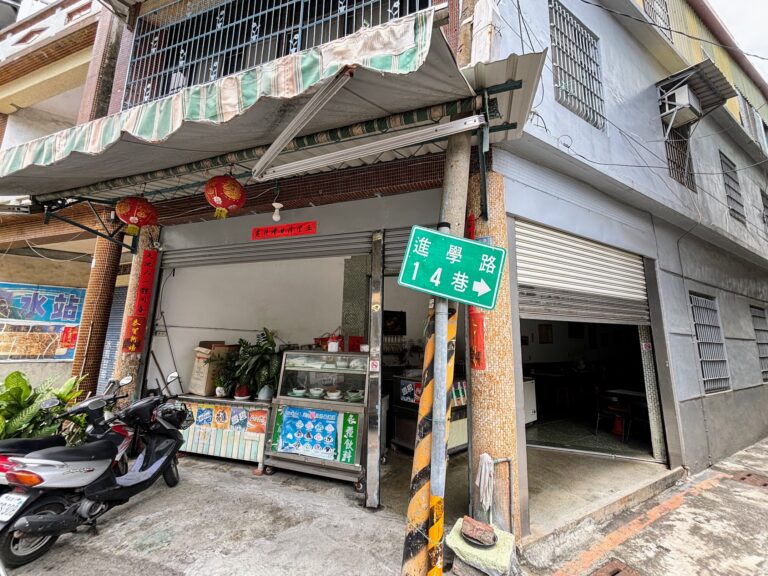 高雄左營冰店｜左中黑店冰店，一盤穿越30年的香蕉冰，屬於左營高中的青春回憶