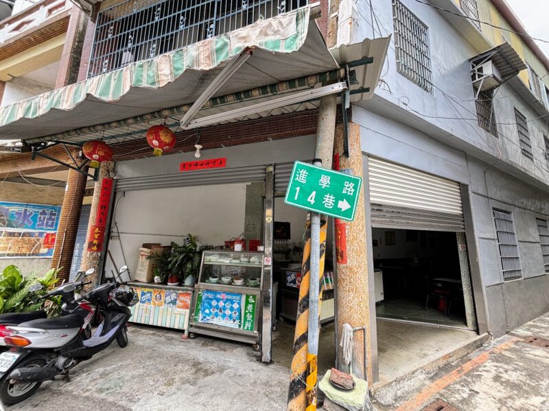 高雄左營冰店｜左中黑店冰店，一盤穿越30年的香蕉冰，屬於左營高中的青春回憶