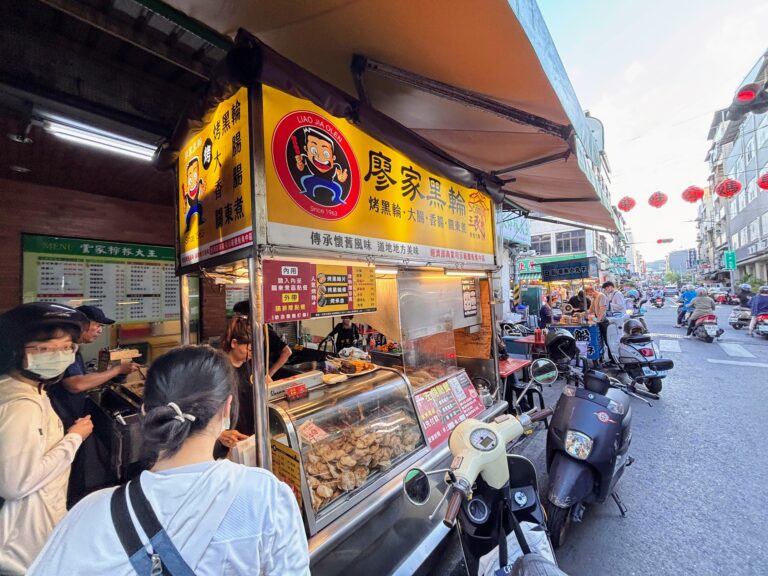 高雄三民市場美食｜廖家黑輪-超人氣炭烤-必點烤黑輪片/烤大腸/烤香腸