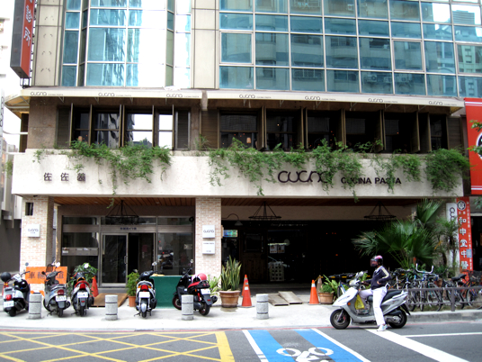 佐佐義裕誠店已經開很久了,一直沒機會去吃,不過離我家最近的彩虹公園店倒了後,心理有種惆悵,想說還是要去吃吃裕誠店..><