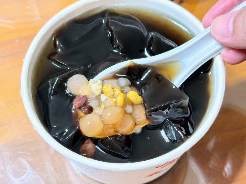 行事紅心粉圓-高雄文化中心30年老店-夏天有仙草冰冬天有熱仙草