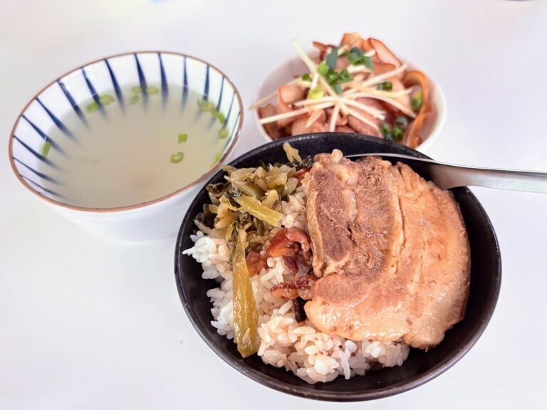無名肉燥飯-渤海街上無名小吃-高雄中正菜市場內美食