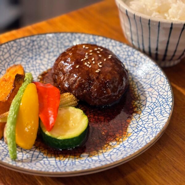 高雄美食｜密特先生Mr.Meat：文化中心林泉街美食-品嚐厚實多汁的日式手打漢堡排